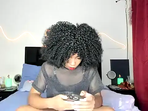 Snapshot of YourDreamReal chatting on February 5, 2026, 1:01 am YourDreamReal online show from February 5, 2026, 1:01 am