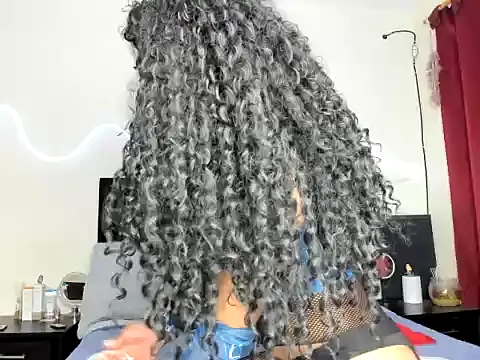 Snapshot of YourDreamReal chatting on February 16, 2026, 11:35 pm YourDreamReal online show from February 16, 2026, 11:35 pm