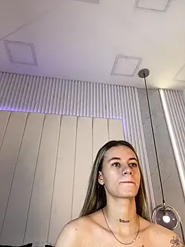 JuliaColemann online show from February 4, 2026, 11:49 am