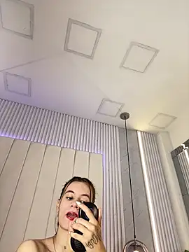 JuliaColemann online show from March 12, 2026, 12:20 pm