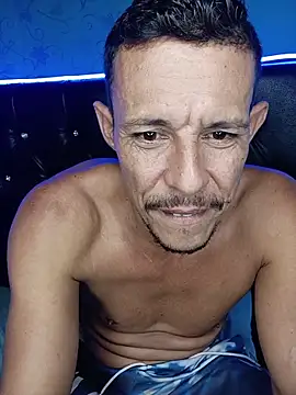 juanmaur22 online show from February 15, 2026, 12:22 am