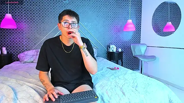 Evie demn online show from February 20, 2026, 6:26 am