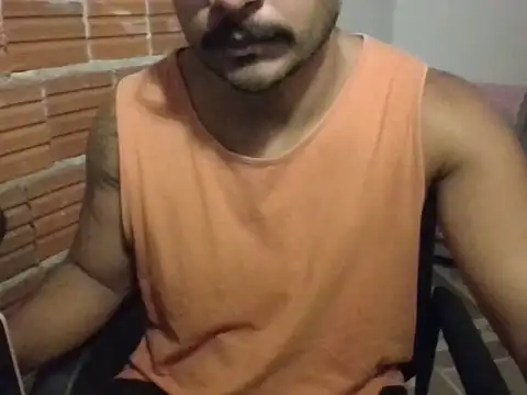 Snapshot of moreno18rn chatting on April 13, 2026, 8:35 pm moreno18rn online show from April 13, 2026, 8:35 pm