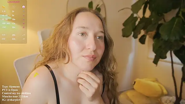 Snapshot of Scarlett_NoirMuse chatting on May 18, 2026, 8:57 pm Scarlett NoirMuse online show from May 18, 2026, 8:57 pm