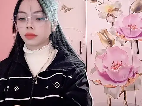 Suki 99 online show from February 14, 2026, 7:36 pm