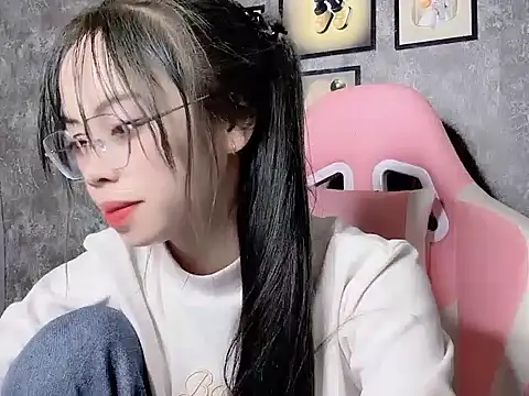 Suki 99 online show from February 24, 2026, 7:53 am