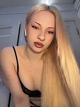 DayaFoxy online show from April 19, 2026, 1:12 pm