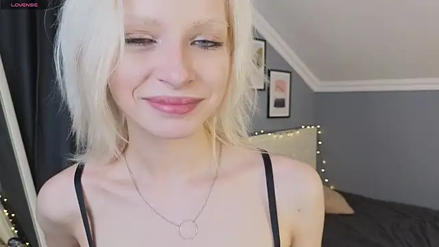 Naomi Demio online show from March 29, 2026, 12:18 pm