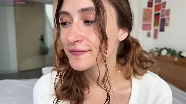 cutiemari online show from April 19, 2026, 5:08 am