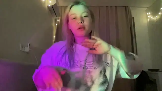 Lulu Di online show from March 19, 2026, 9:48 pm