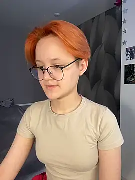 LuunaDorean online show from February 22, 2026, 9:55 am