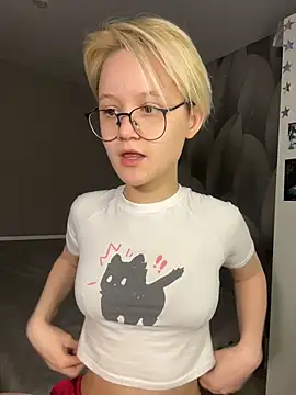 LuunaDorean online show from February 14, 2026, 11:16 pm