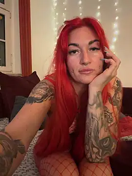 Snapshot of MrsRedFoxy chatting on April 22, 2026, 8:15 pm MrsRedFoxy online show from April 22, 2026, 8:15 pm