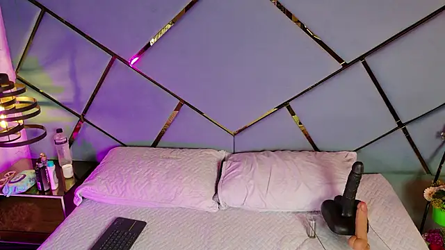 karol sm online show from March 10, 2026, 3:32 am