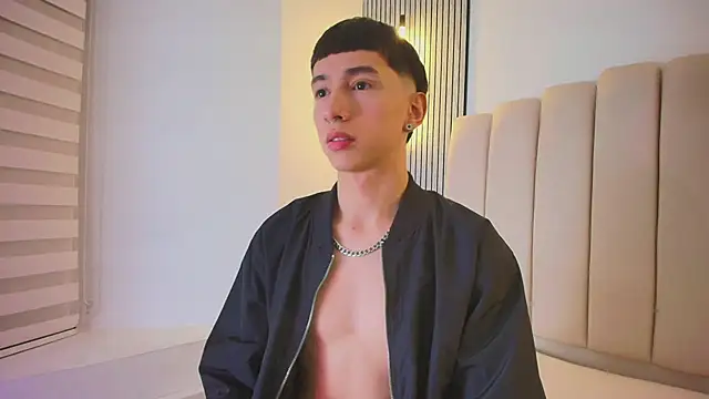 lian cameron online show from April 7, 2026, 4:03 am