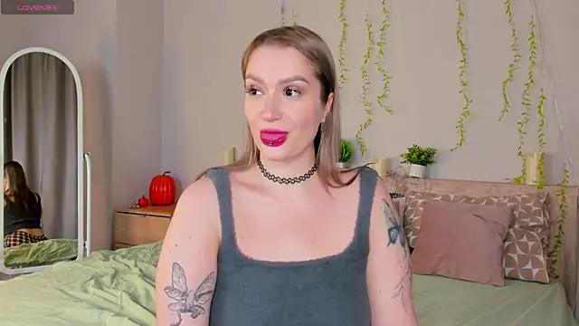 Viickie Nelsson online show from March 27, 2026, 9:32 am