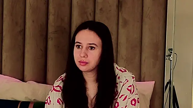 MavisReeve online show from April 14, 2026, 3:33 am