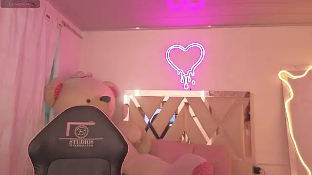 Snapshot of SABRIINA_TAY chatting on March 20, 2026, 11:33 am SABRIINA TAY online show from March 20, 2026, 11:33 am