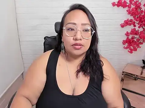 Snapshot of Shara_Oz chatting on May 19, 2026, 12:12 pm Shara Oz online show from May 19, 2026, 12:12 pm