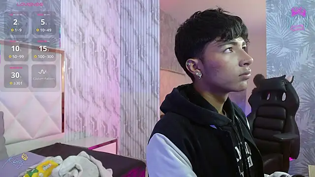 Snapshot of osamu_tay chatting on February 10, 2026, 11:42 am osamu tay online show from February 10, 2026, 11:42 am