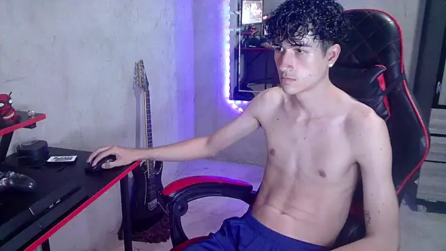 Snapshot of Johnny_cagee_ chatting on July 14, 2026, 12:21 am Johnny cagee online show from July 14, 2026, 12:21 am