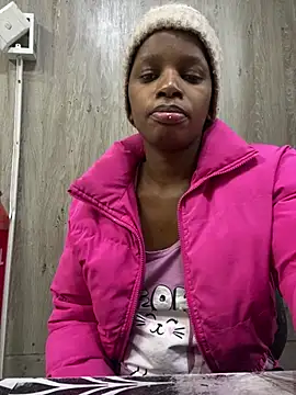 PrimaDonnaxx online show from April 17, 2026, 1:47 pm