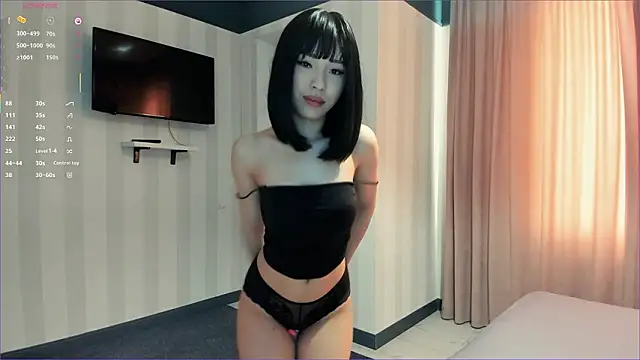 laumalove online show from February 1, 2026, 5:17 am