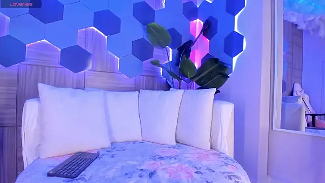 KatyaKozlov online show from April 14, 2026, 7:52 pm