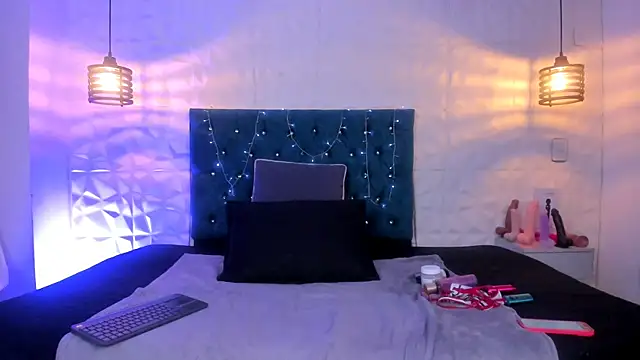 samantha foxyy online show from April 8, 2026, 10:50 am