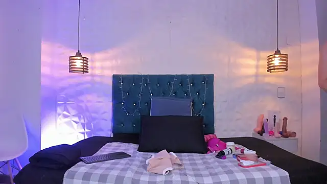 samantha foxyy online show from March 25, 2026, 10:36 am