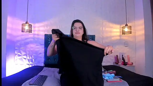 samantha foxyy online show from April 19, 2026, 11:44 am