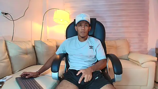 ricky spensar23cm  online show from April 14, 2026, 12:26 am