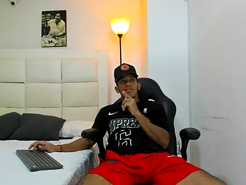 Snapshot of ricky_spensar23cm_ chatting on February 21, 2026, 2:13 am ricky spensar23cm online show from February 21, 2026, 2:13 am