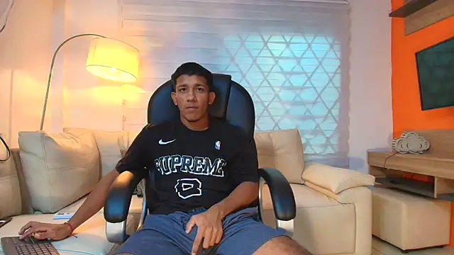 ricky spensar23cm  online show from March 25, 2026, 2:12 am