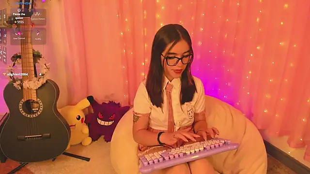 MaJo Prettty online show from April 13, 2026, 5:39 pm