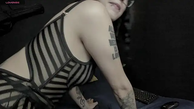 luna sunflower   online show from March 4, 2026, 12:07 am