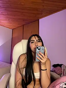 Snapshot of scarlett_pinkk1 chatting on February 9, 2026, 4:32 am scarlett pinkk1 online show from February 9, 2026, 4:32 am