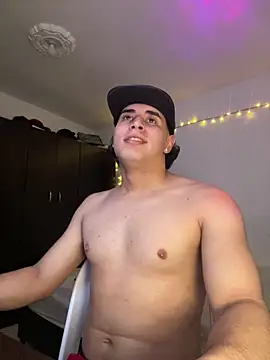 Maximuz1920 online show from April 18, 2026, 7:07 pm