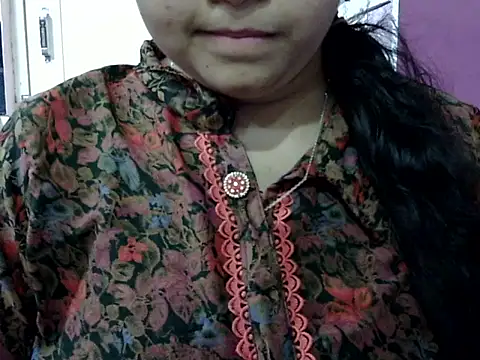 Cute Aliyaa online show from April 1, 2026, 1:52 pm