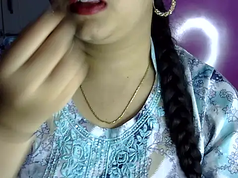 Snapshot of Cute_Aliyaa chatting on July 9, 2026, 1:43 pm Cute Aliyaa online show from July 9, 2026, 1:43 pm