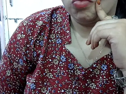 Cute Aliyaa online show from May 19, 2026, 1:40 pm