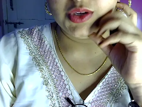 Snapshot of Cute_Aliyaa chatting on July 7, 2026, 1:14 pm Cute Aliyaa online show from July 7, 2026, 1:14 pm