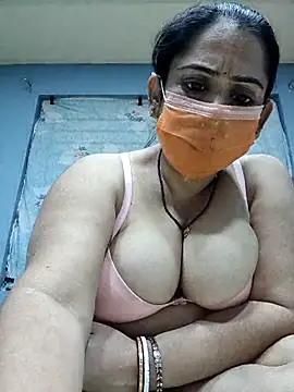 diyam4002 online show from February 24, 2026, 6:58 am