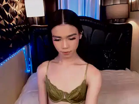 ItsurGirlMiana online show from February 19, 2026, 4:09 am