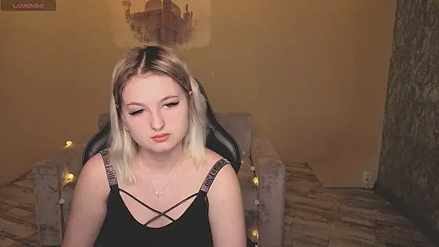 Snapshot of grase_neon chatting on February 10, 2026, 8:46 am grase neon online show from February 10, 2026, 8:46 am