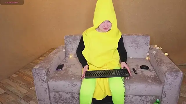 Snapshot of grase_neon chatting on March 3, 2026, 9:38 am grase neon online show from March 3, 2026, 9:38 am