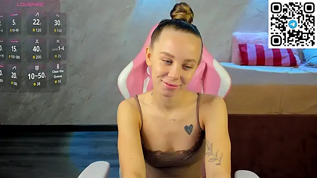 Snapshot of Tesssa_Young chatting on February 7, 2026, 12:51 am Tesssa Young online show from February 7, 2026, 12:51 am