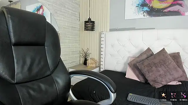 Snapshot of isabella__lux chatting on February 18, 2026, 8:27 pm isabella lux online show from February 18, 2026, 8:27 pm