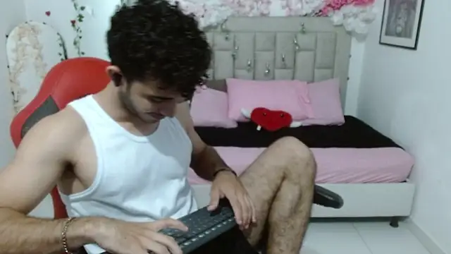 Caius fox online show from April 18, 2026, 11:34 am