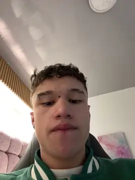 Snapshot of Dominik_Souza chatting on May 12, 2026, 6:58 pm Dominik Souza online show from May 12, 2026, 6:58 pm